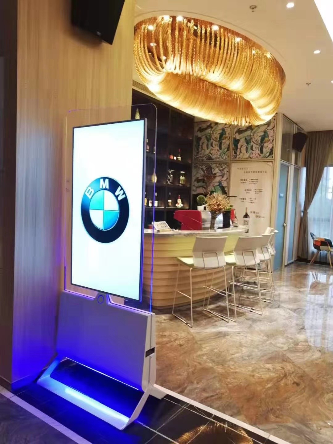 43 polegadas 55 polegadas OLED Transparente Piso Digital Sinalização Display 2k 4k Resolução